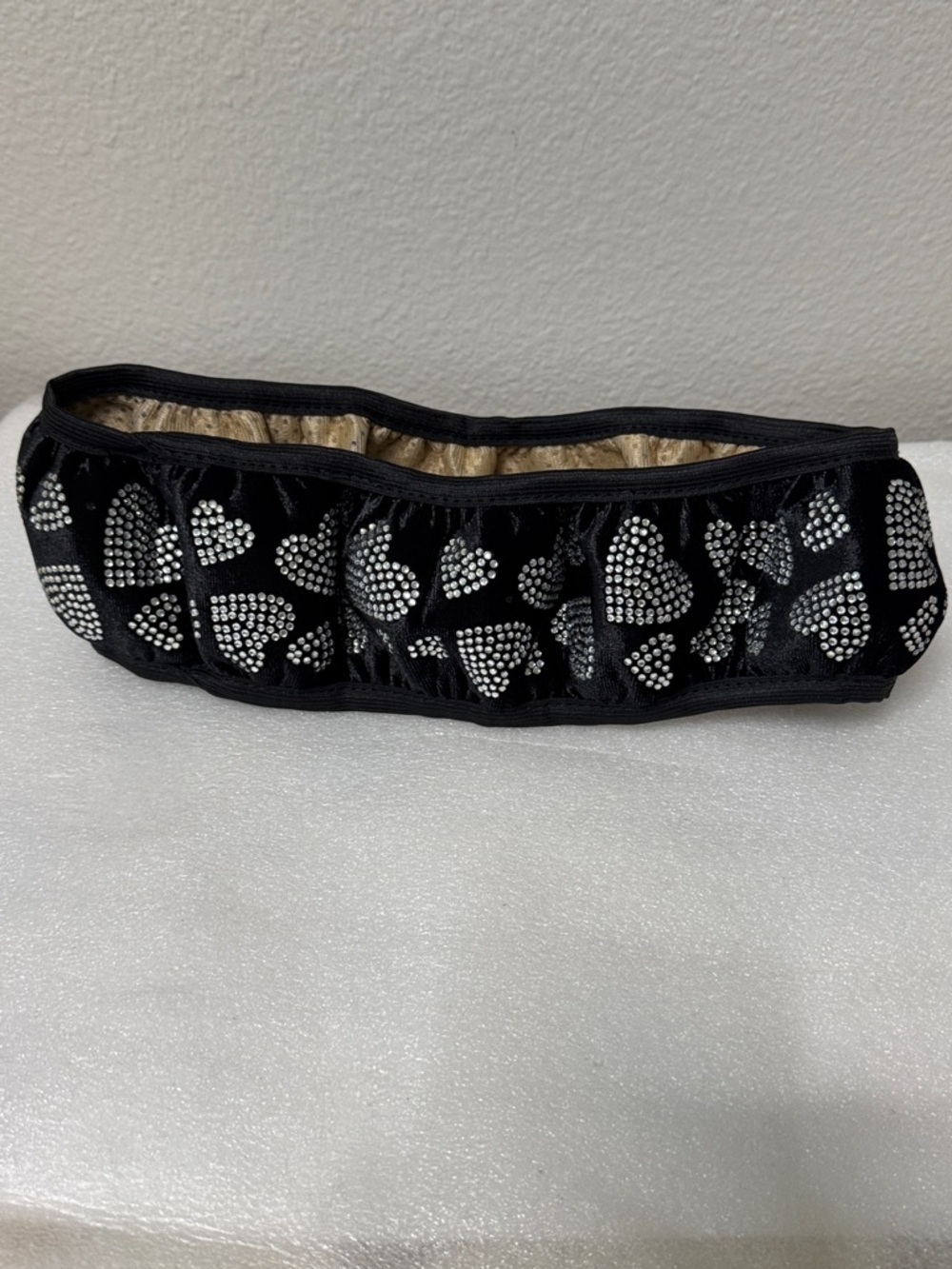 🖤✨ Black Velvet Steering Wheel Cover with Rhinestone Hearts - Picture 3 of 8